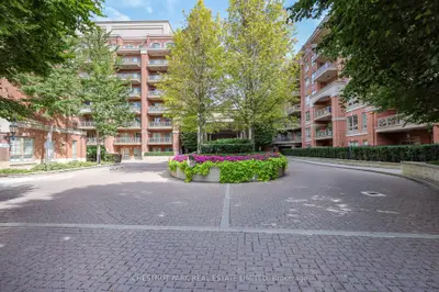 21 Burkebrook Place 517, Toronto, On M4g 0a2