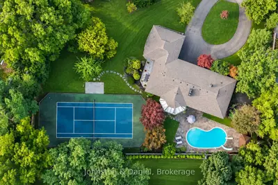 5 Purling Place, Toronto, On M3b 1v4