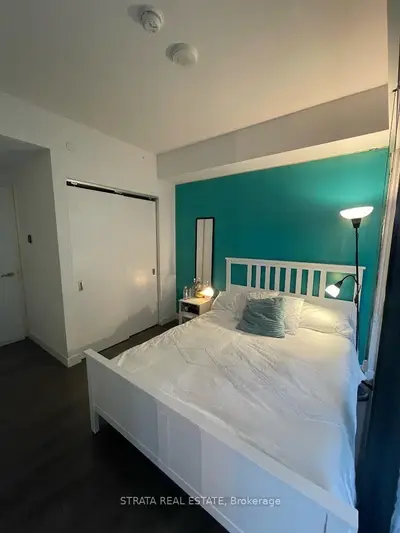 215 Queen Street W 605a, Toronto, On M5v 0p5