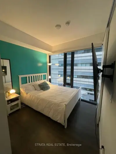215 Queen Street W 605a, Toronto, On M5v 0p5
