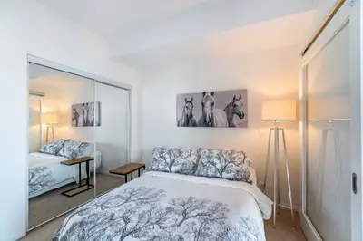 832 Bay Street 2307, Toronto, On M5s 1z6