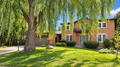 5 Elmira Court 201, Toronto, On M2k 2t1