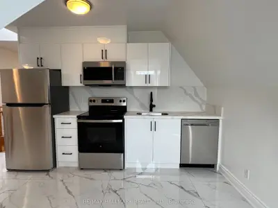 61 Cecil Street #3, Toronto, On M5t 1n5