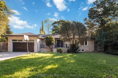 20 Oxbow Road, Toronto, On M3b 2a2