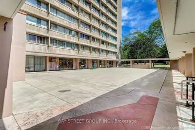 100 Leeward Glenway 1010, Toronto, On M3c 2z1