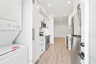 18 Keewatin Avenue 2, Toronto, On M4p 1z8