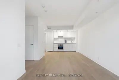 25 Frederick Todd Way 1006, Toronto, On M4g 0c9