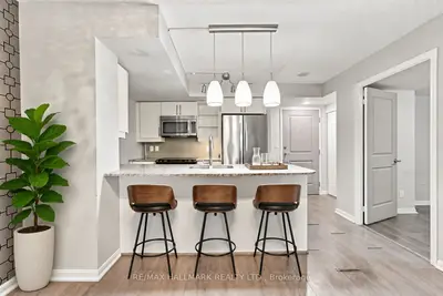 35 Bastion Street 706, Toronto, On M5v 0c2