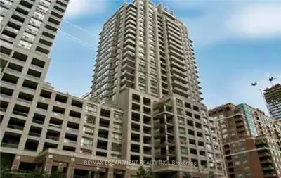 909 Bay Street 2304, Toronto, On M5s 3g2