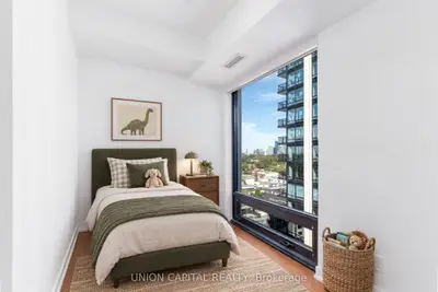 91 Montclair Avenue 1802, Toronto, On M5p 0b1