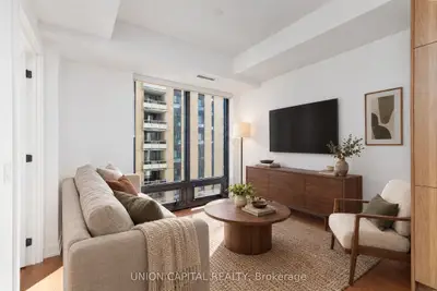 91 Montclair Avenue 1802, Toronto, On M5p 0b1