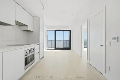 25 Frederick Todd Way 2201, Toronto, On M4g 4e8