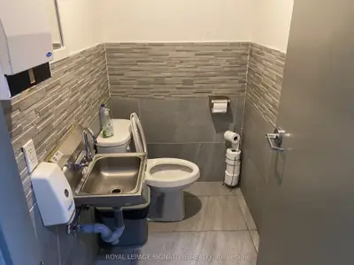 10 Mallard Road #112, Toronto, On M3b 0a7