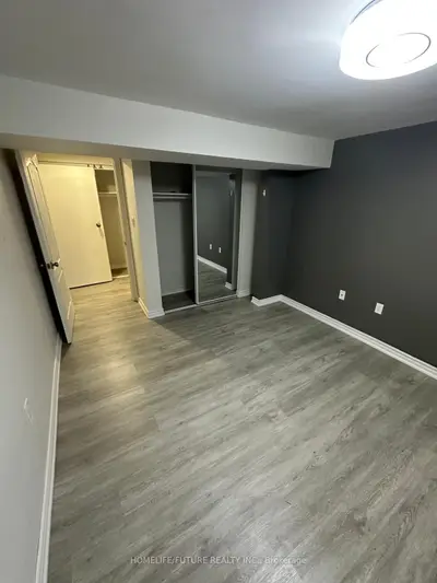 33 Oldborough Circle Bsmt, Toronto, On M2j 3a1