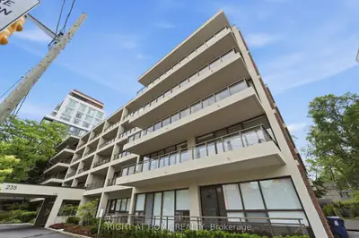 235 St Clair Avenue W 109, Toronto, On M4v 1r4