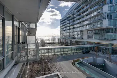 29 Queens Quay E 323, Toronto, On M5e 0a4