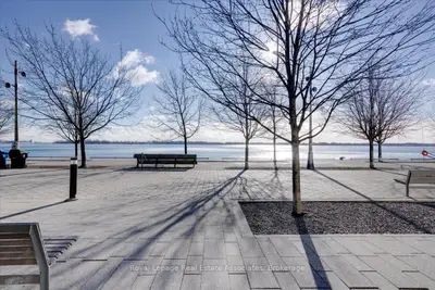 29 Queens Quay E 323, Toronto, On M5e 0a4