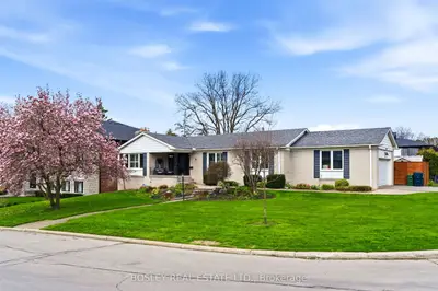 18 Tetbury Crescent, Toronto, On M3a 3g3