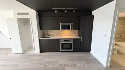 15 Iceboat Terrace 1033, Toronto, On M5v 4a5