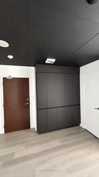 15 Iceboat Terrace 1033, Toronto, On M5v 4a5