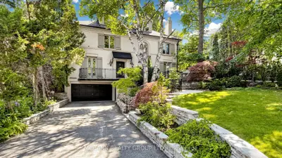 27 Strathgowan Crescent, Toronto, On M4n 2z6
