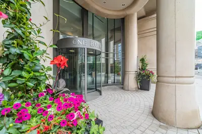 1 Balmoral Avenue 201, Toronto, On M4v 3b9