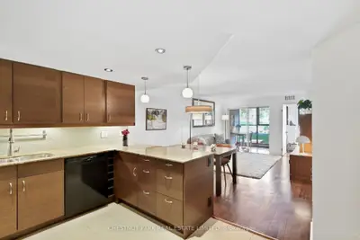 65 Scadding Avenue 211, Toronto, On M5a 4l1