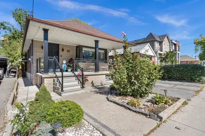 16 Sultana Avenue, Toronto, On M6a 1s8