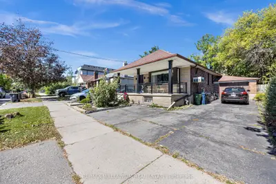 16 Sultana Avenue, Toronto, On M6a 1s8