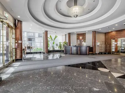 28 Hollywood Avenue 311, Toronto, On M2n 6s4