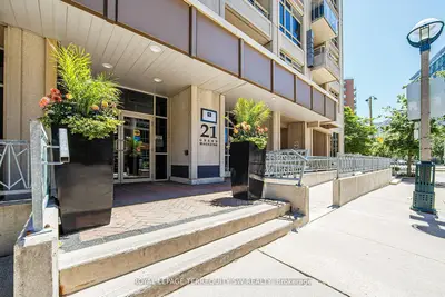 21 Grand Magazine Street 809, Toronto, On M5v 1b5