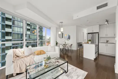 1 The Esplanade Avenue 2104, Toronto, On M5e 0a8