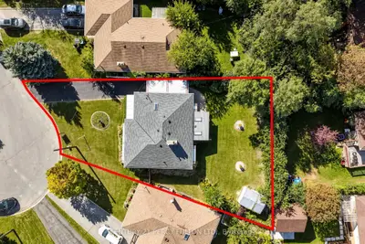 8 Wallbridge Court, Toronto, On M2r 1w1