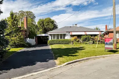 8 Wallbridge Court, Toronto, On M2r 1w1