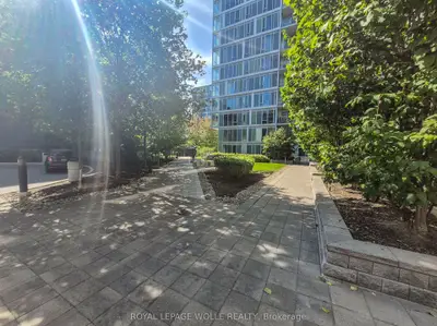 555 Wilson Avenue E409, Toronto, On M3h 0c5