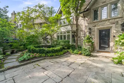 11 Ormsby Crescent, Toronto, On M5p 2v2