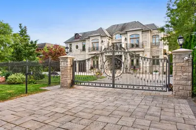 4 Fifeshire Road, Toronto, On M2l 2g5