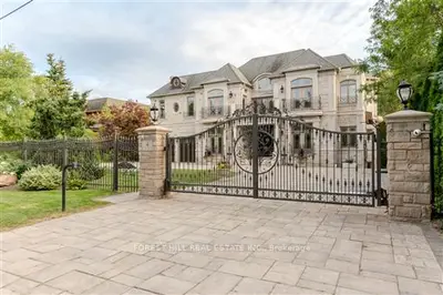 4 Fifeshire Road, Toronto, On M2l 2g5