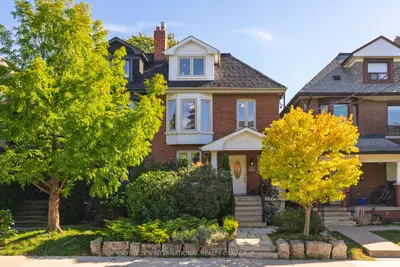 33 Beatrice Street, Toronto, On M6j 2t2
