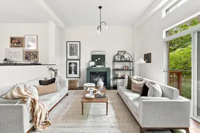 60 Poulett Street, Toronto, On M5a 1z5