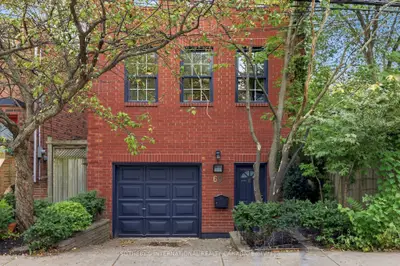 60 Poulett Street, Toronto, On M5a 1z5
