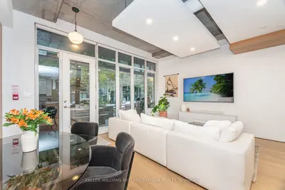 20 Stewart Street 103, Toronto, On M5v 1h6