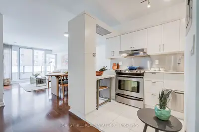 111 Elizabeth Street 917, Toronto, On M5g 1p7