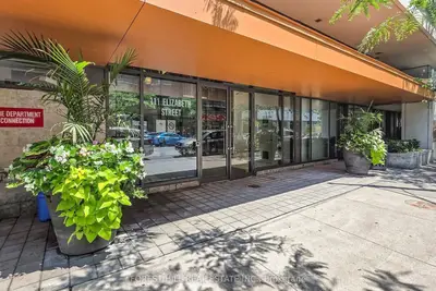 111 Elizabeth Street 917, Toronto, On M5g 1p7