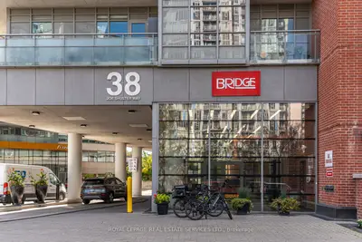 38 Joe Shuster Way 107, Toronto, On M6k 0a5