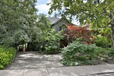 17 Wembley Road, Toronto, On M6c 2e8