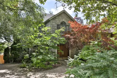 17 Wembley Road, Toronto, On M6c 2e8