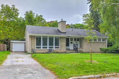 3 Greengate Road, Toronto, On M3b 1e7
