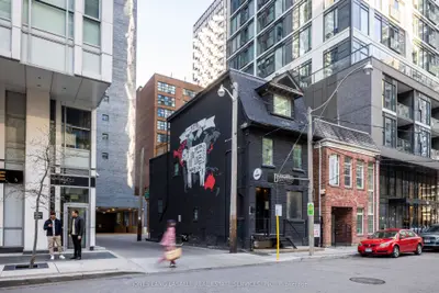 75 Mutual Street, Toronto, On M5b 2a9