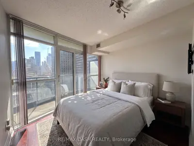 21 Carlton Street 1008, Toronto, On M5b 1l3
